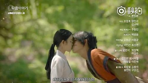 琳娜整理房间