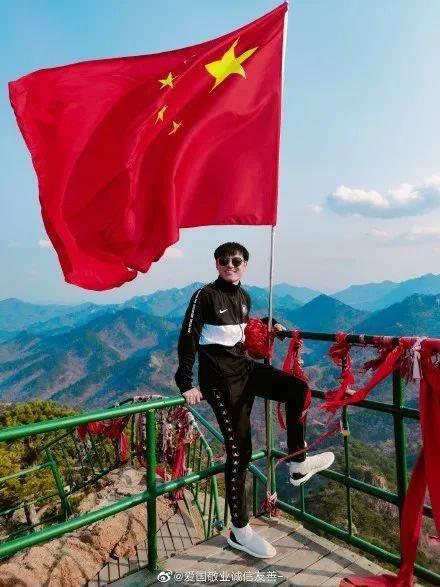 金刚鹦鹉逃生