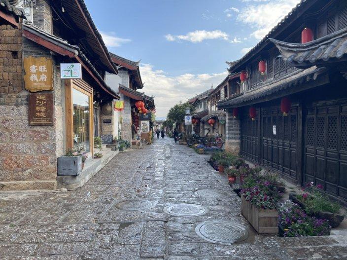【委员来当推荐官】路边音乐会:广场台阶作舞台 音乐无处不在